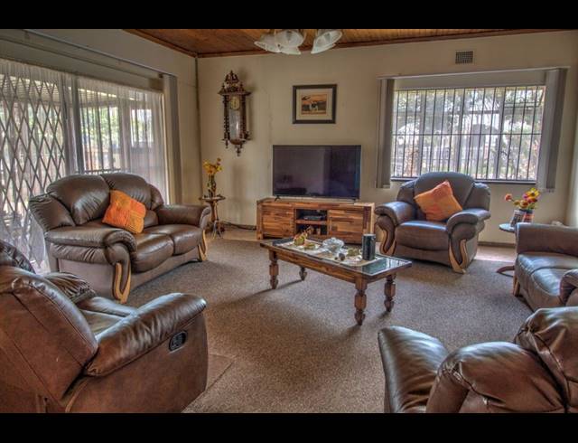 3 BEDROOM HOUSE FOR SALE IN KEMPTON PARK AH